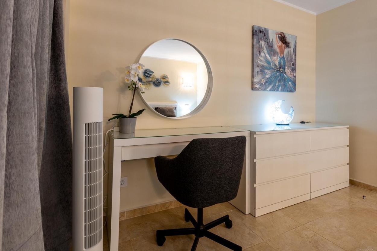 Sea Front Spacious 2 Bedroom Costa Adeje (Tenerife)